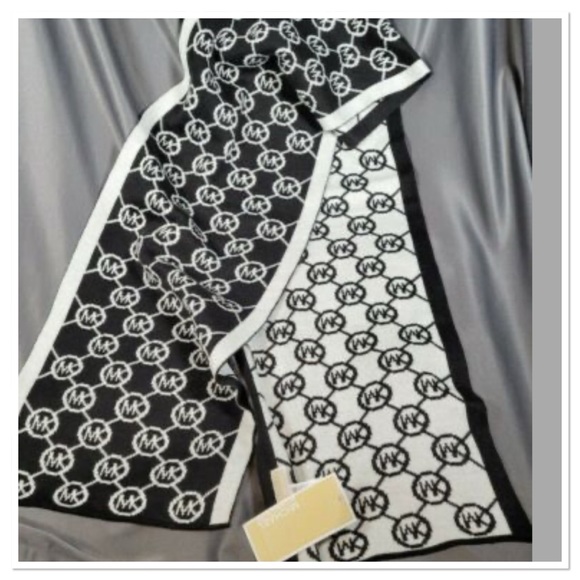 NWT Michael Kors Jetset Logo Knit Scarf Solid Border, Black/White - Picture 2 of 3